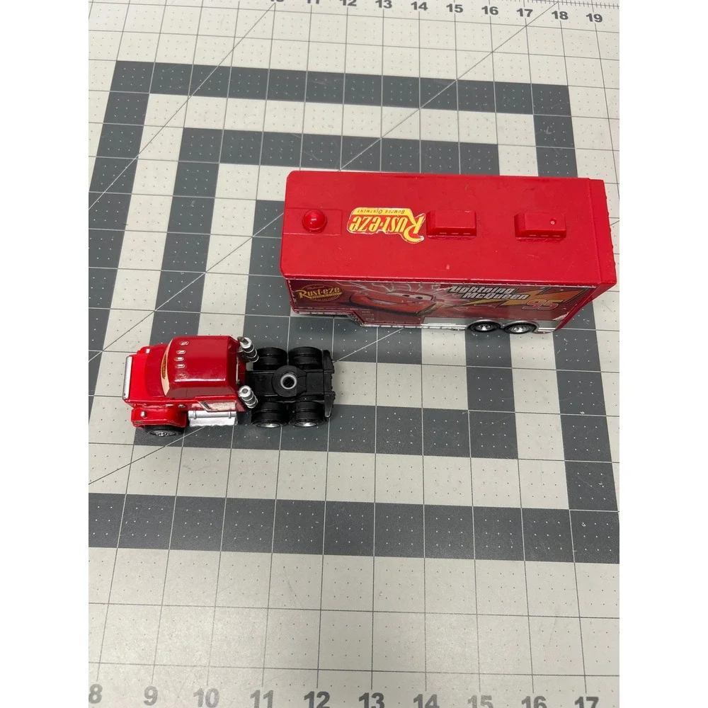 Disney Pixar Cars Mack Hauler & Lightning McQueen Hydro Wheels Toy Set